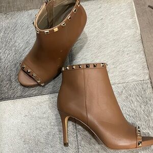 NWT-white house black market - sienna stud shoe/boot 6.5